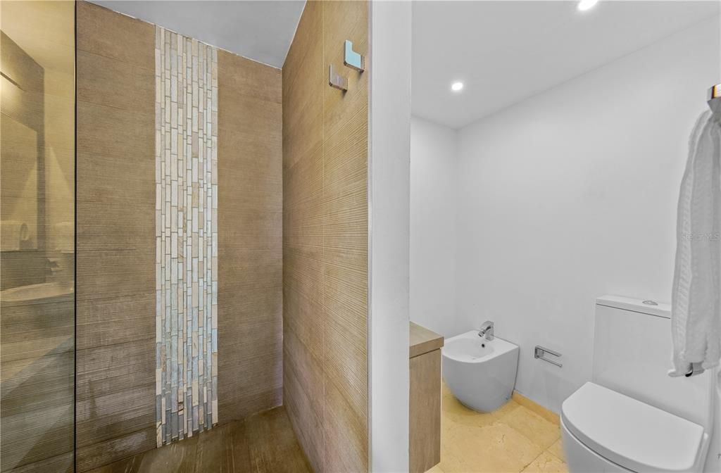 待售: $875,000 (2 贝兹, 2 浴室, 1356.56 平方英尺)