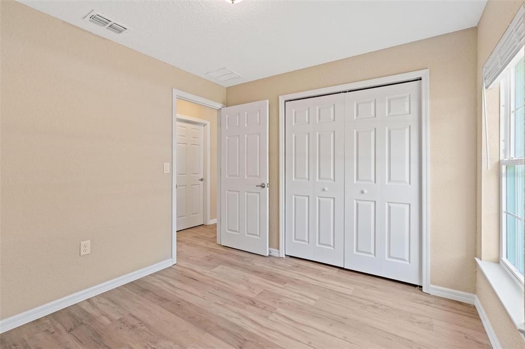 合同活跃: $224,900 (3 贝兹, 2 浴室, 1121 平方英尺)