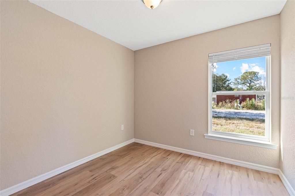 合同活跃: $224,900 (3 贝兹, 2 浴室, 1121 平方英尺)