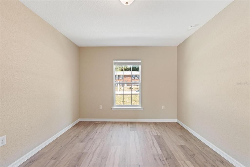 合同活跃: $224,900 (3 贝兹, 2 浴室, 1121 平方英尺)