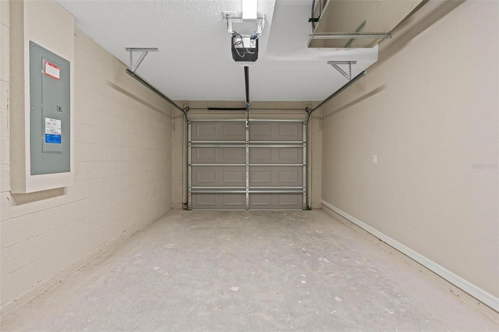 合同活跃: $224,900 (3 贝兹, 2 浴室, 1121 平方英尺)