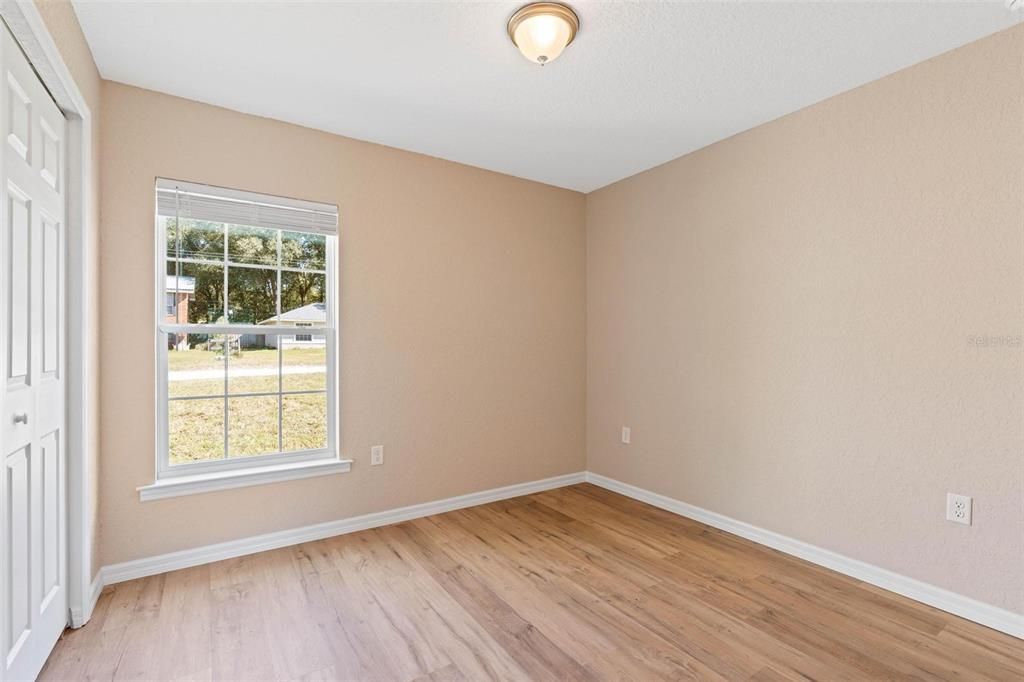 合同活跃: $224,900 (3 贝兹, 2 浴室, 1121 平方英尺)