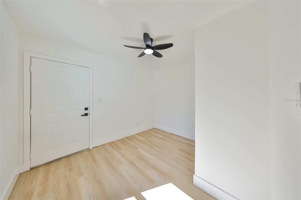 Active With Contract: $249,900 (3 beds, 1 baths, 936 Square Feet)