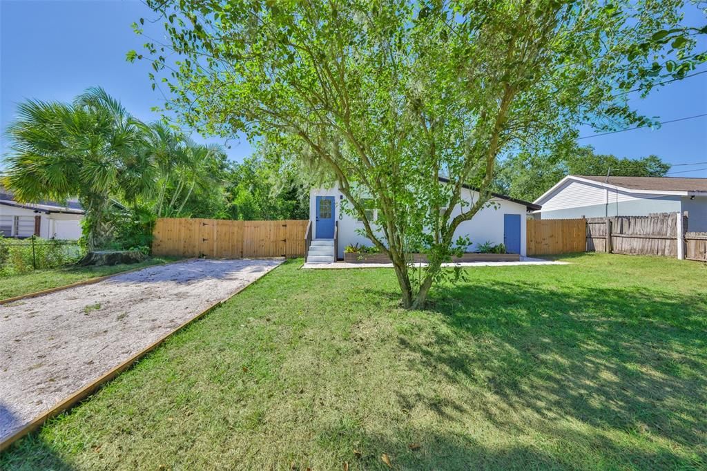 Active With Contract: $249,900 (3 beds, 1 baths, 936 Square Feet)