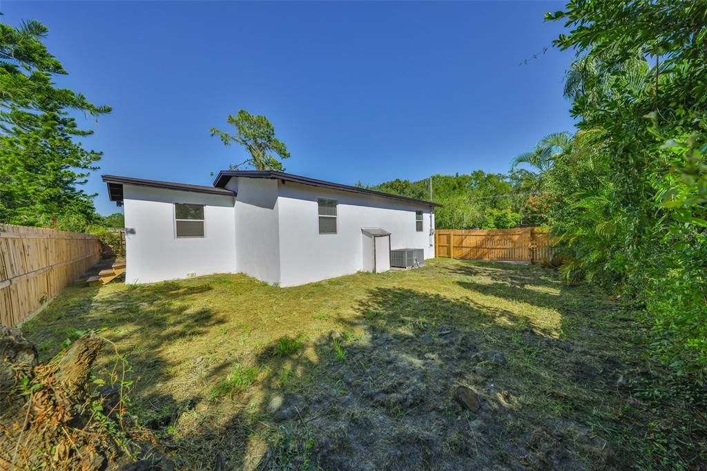 Active With Contract: $249,900 (3 beds, 1 baths, 936 Square Feet)