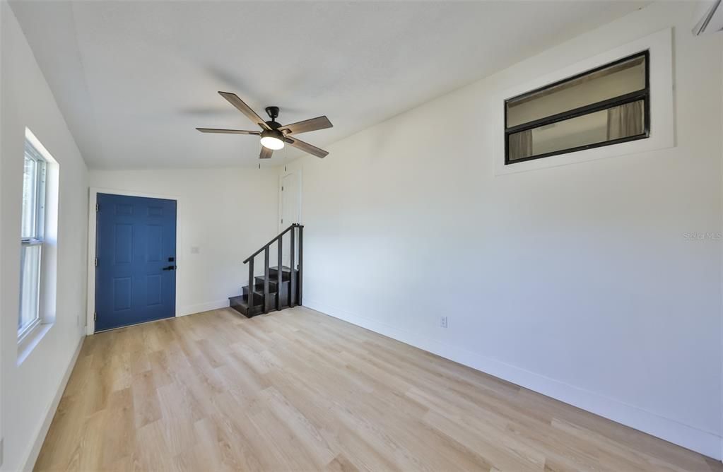 Active With Contract: $249,900 (3 beds, 1 baths, 936 Square Feet)