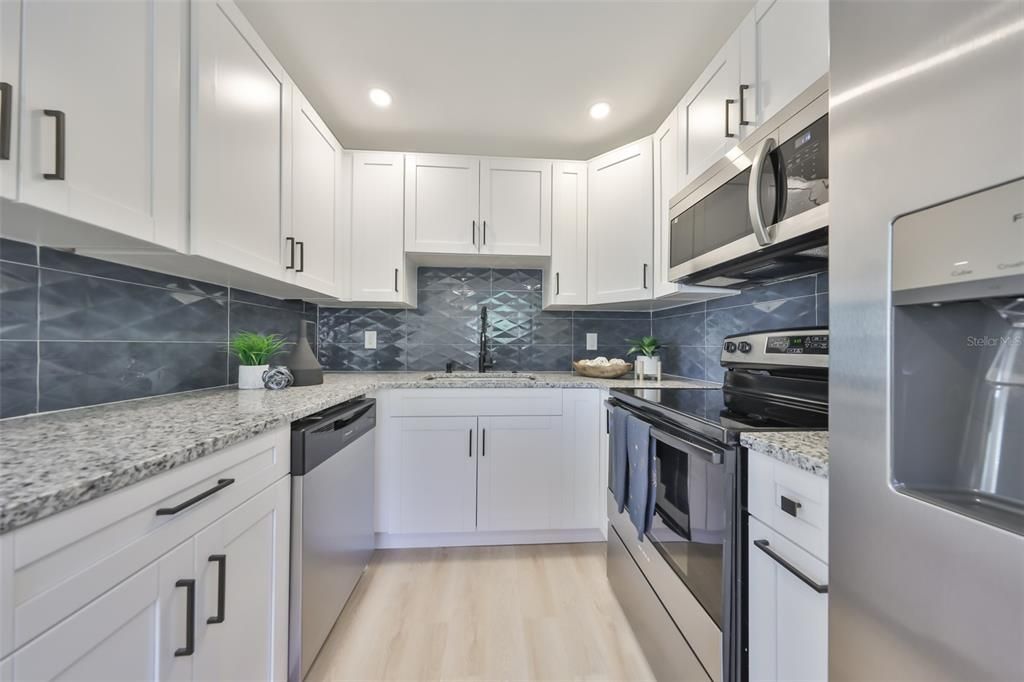 Active With Contract: $249,900 (3 beds, 1 baths, 936 Square Feet)