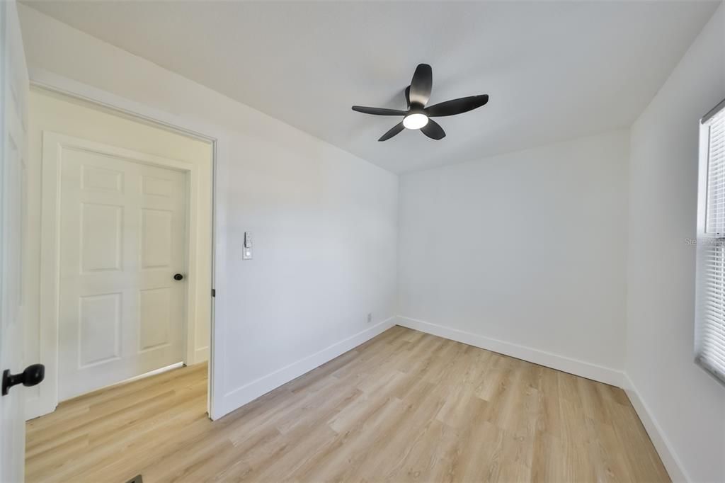 Active With Contract: $249,900 (3 beds, 1 baths, 936 Square Feet)