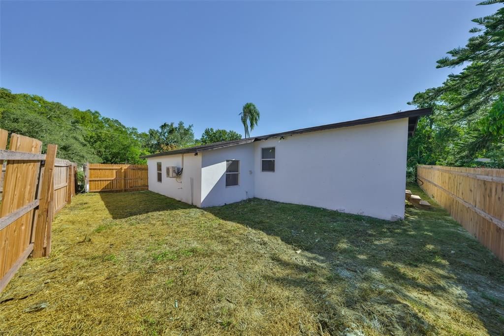 Active With Contract: $249,900 (3 beds, 1 baths, 936 Square Feet)