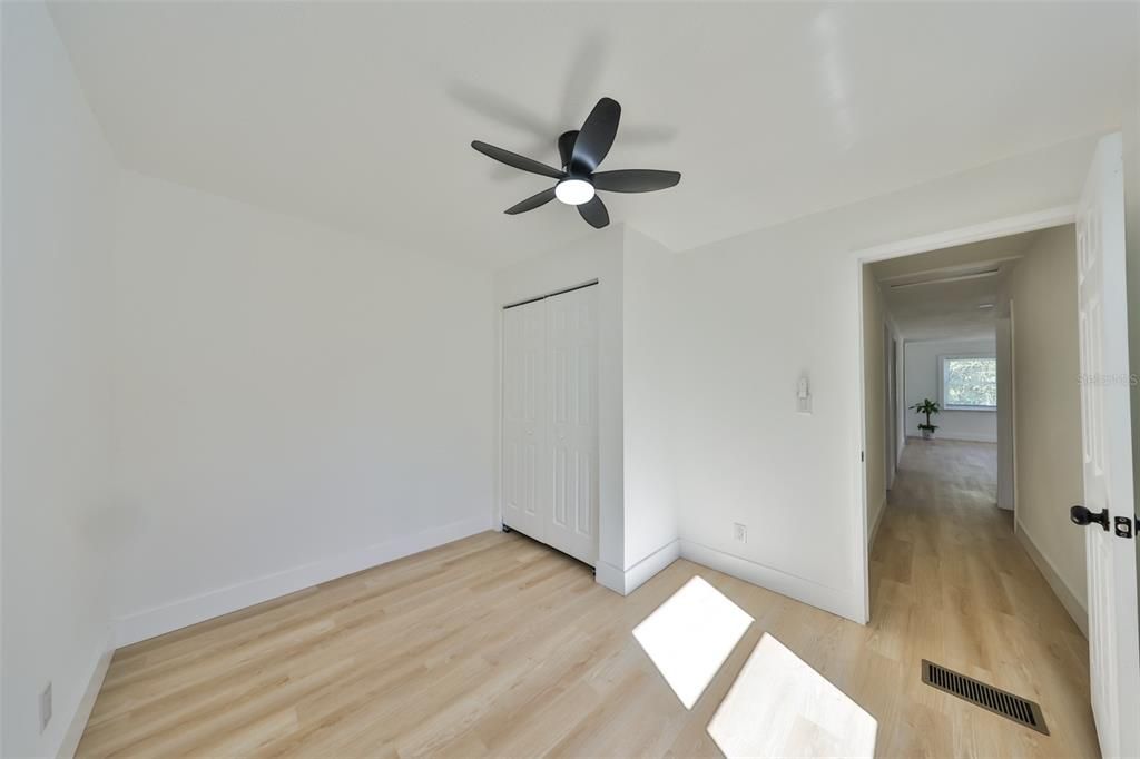 Active With Contract: $249,900 (3 beds, 1 baths, 936 Square Feet)