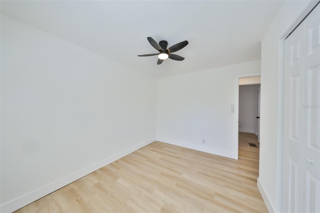 Active With Contract: $249,900 (3 beds, 1 baths, 936 Square Feet)