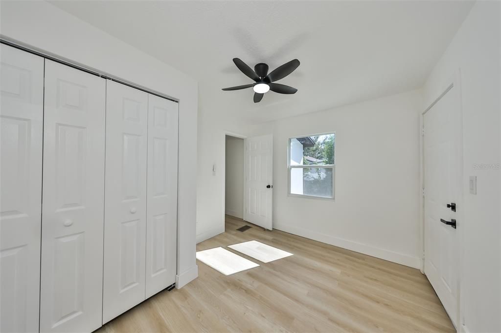 Active With Contract: $249,900 (3 beds, 1 baths, 936 Square Feet)