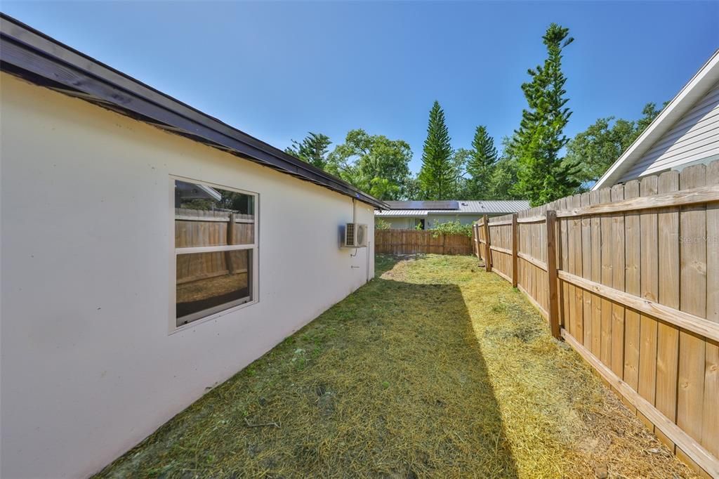 Active With Contract: $249,900 (3 beds, 1 baths, 936 Square Feet)