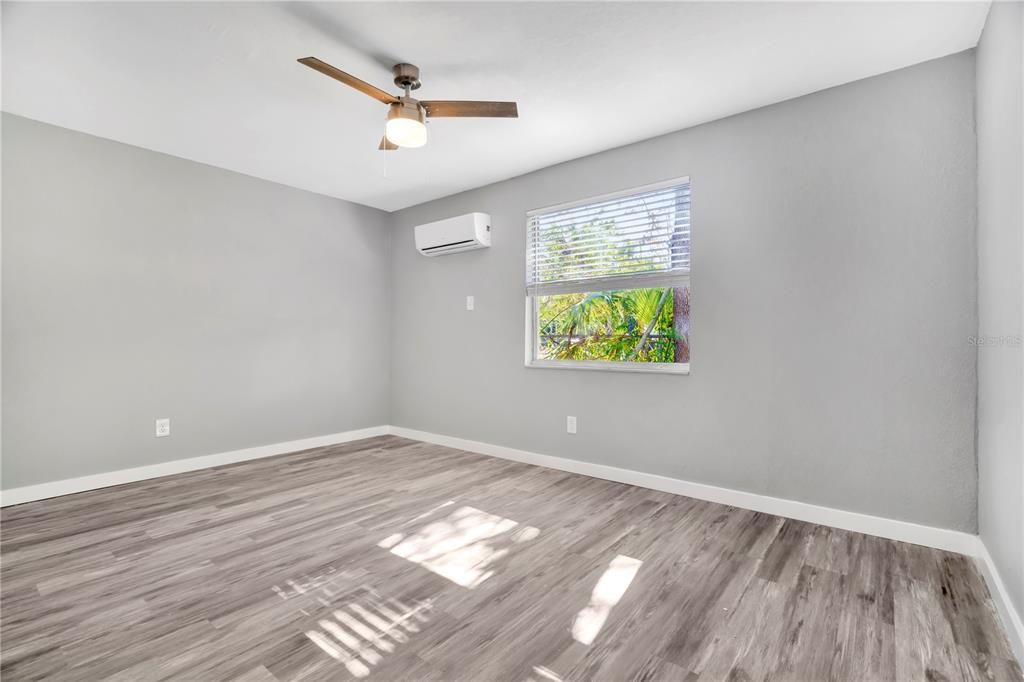 出租: $1,195 (0 贝兹, 1 浴室, 5653 平方英尺)