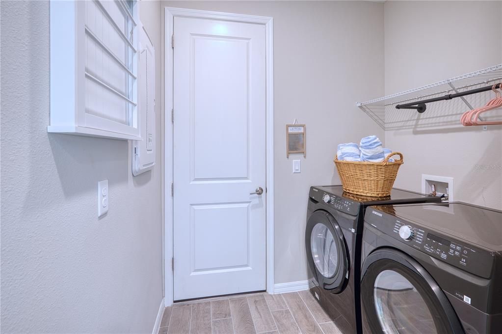 待售: $625,000 (4 贝兹, 2 浴室, 1783 平方英尺)