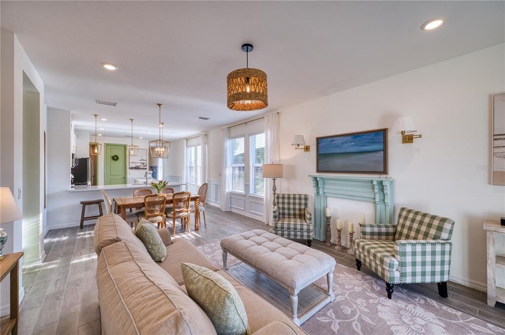 待售: $625,000 (4 贝兹, 2 浴室, 1783 平方英尺)