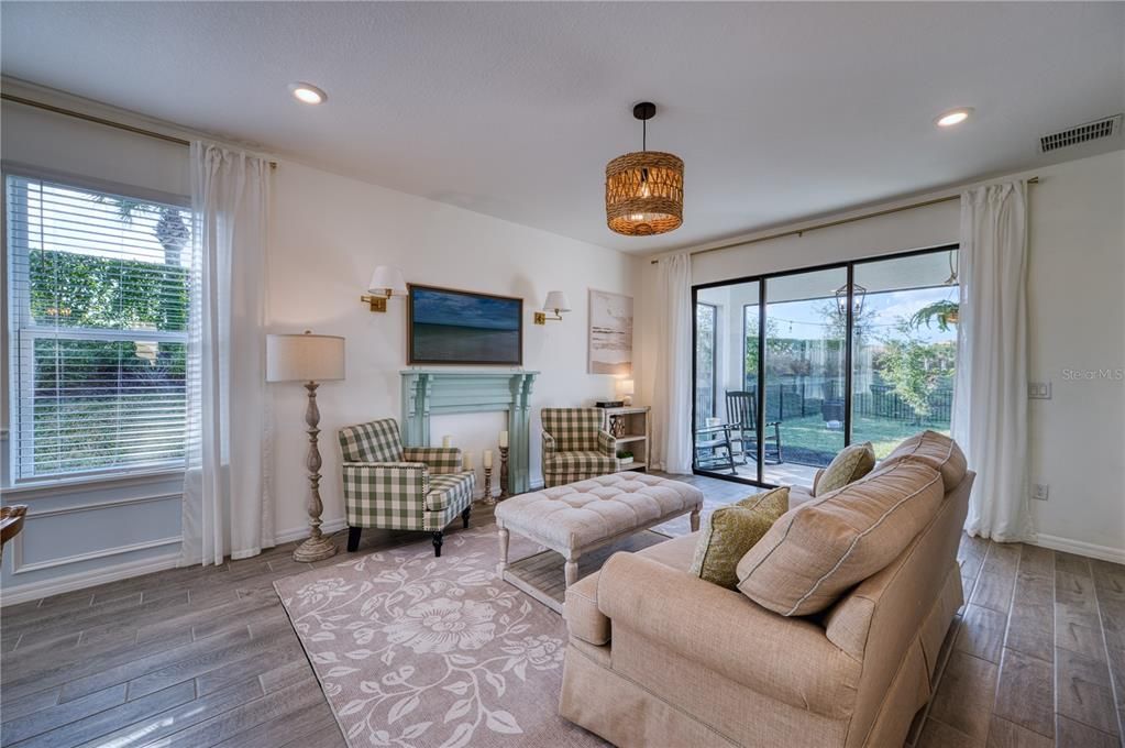 待售: $625,000 (4 贝兹, 2 浴室, 1783 平方英尺)