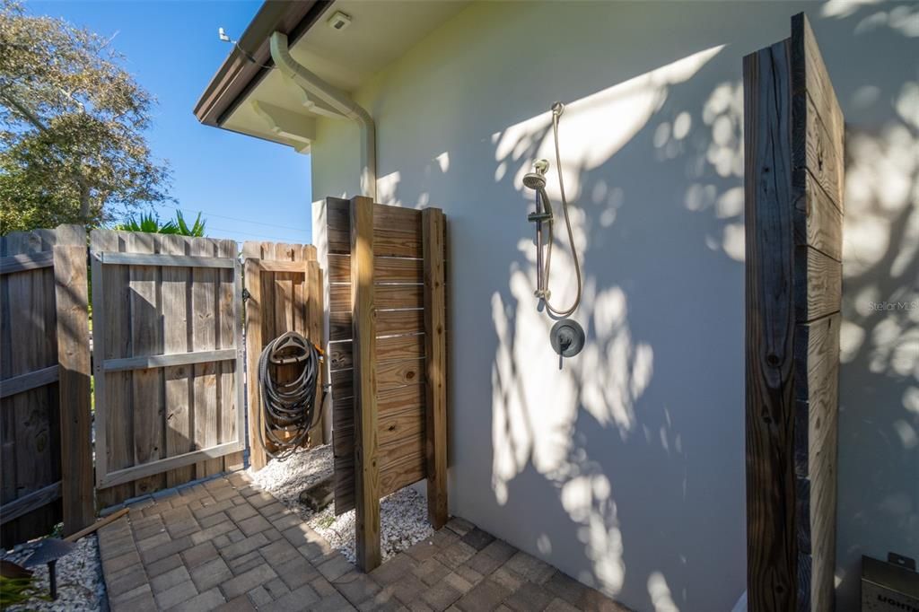 Activo con contrato: $1,595,000 (5 camas, 3 baños, 2484 Pies cuadrados)