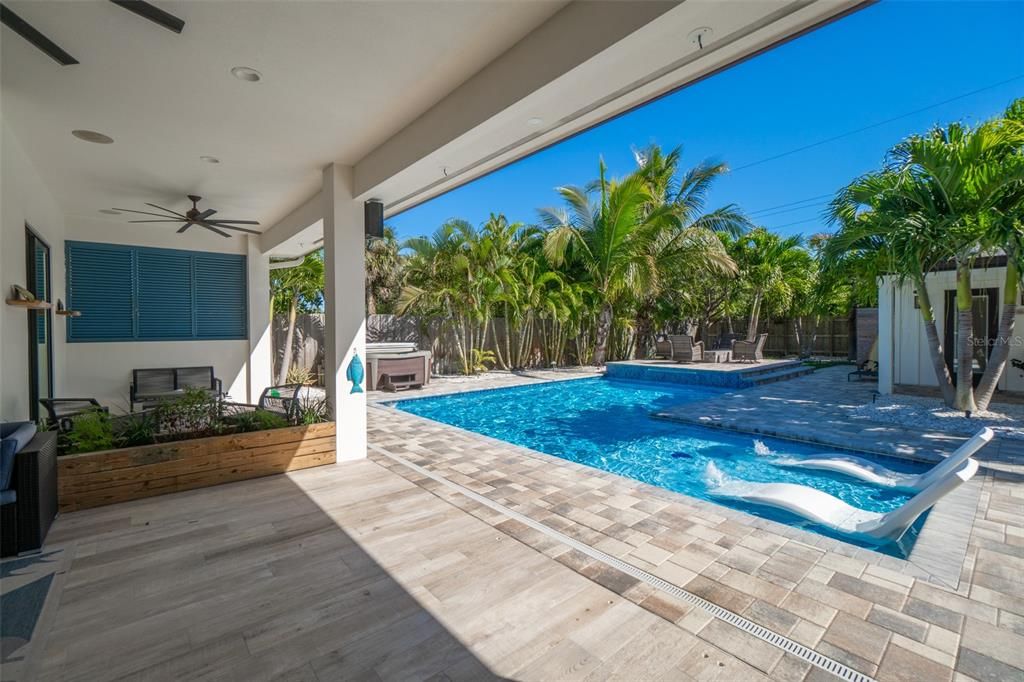 Activo con contrato: $1,595,000 (5 camas, 3 baños, 2484 Pies cuadrados)