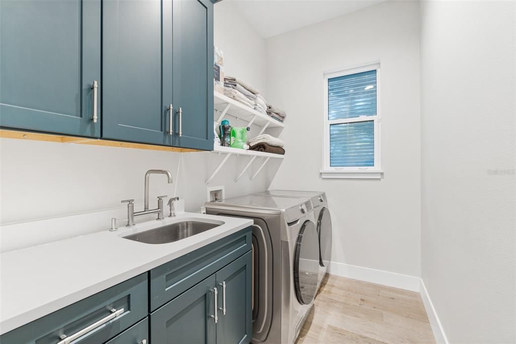 Activo con contrato: $1,595,000 (5 camas, 3 baños, 2484 Pies cuadrados)