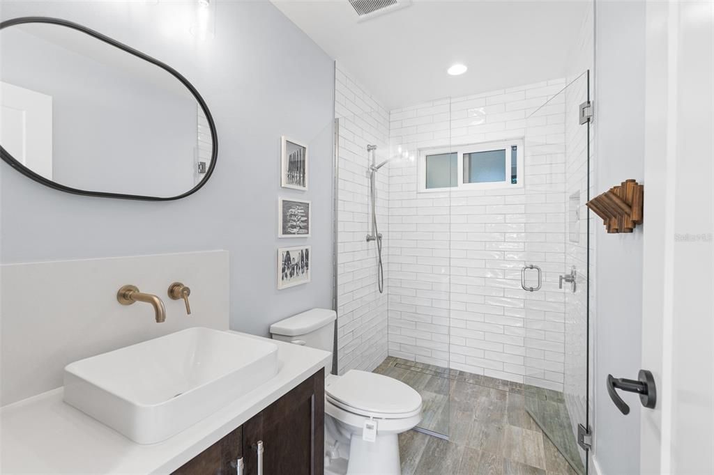 Activo con contrato: $1,595,000 (5 camas, 3 baños, 2484 Pies cuadrados)