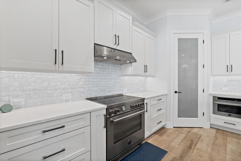 Activo con contrato: $1,595,000 (5 camas, 3 baños, 2484 Pies cuadrados)