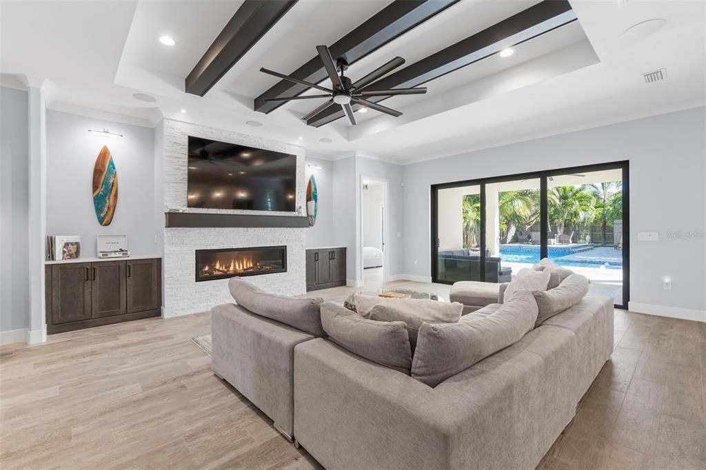 Activo con contrato: $1,595,000 (5 camas, 3 baños, 2484 Pies cuadrados)