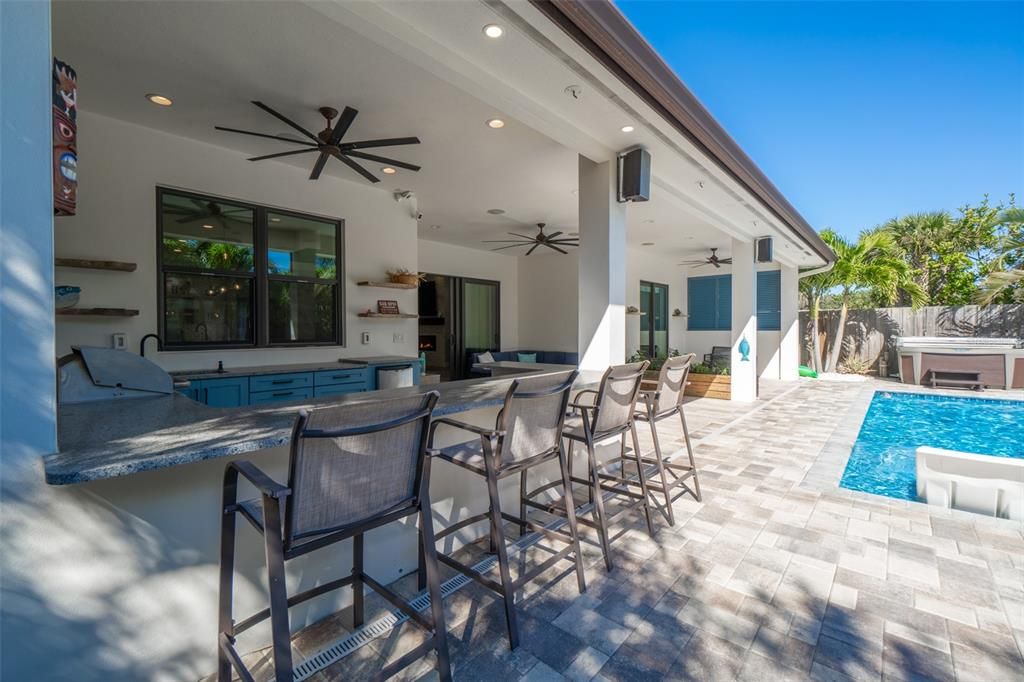 Activo con contrato: $1,595,000 (5 camas, 3 baños, 2484 Pies cuadrados)