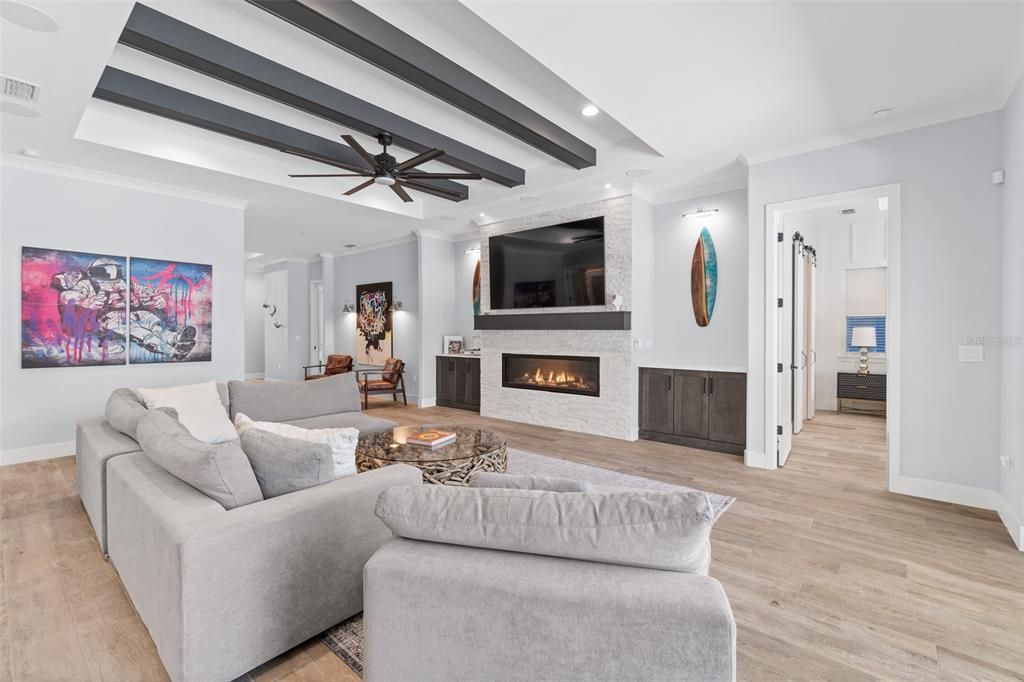 Activo con contrato: $1,595,000 (5 camas, 3 baños, 2484 Pies cuadrados)