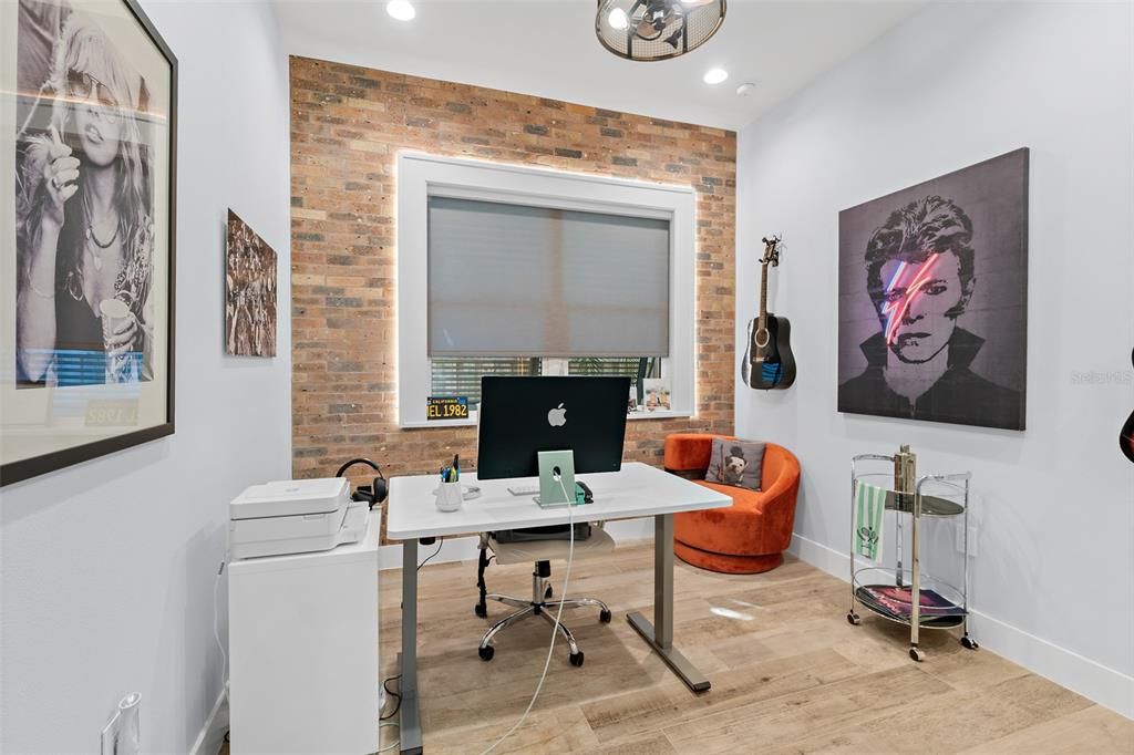 Activo con contrato: $1,595,000 (5 camas, 3 baños, 2484 Pies cuadrados)