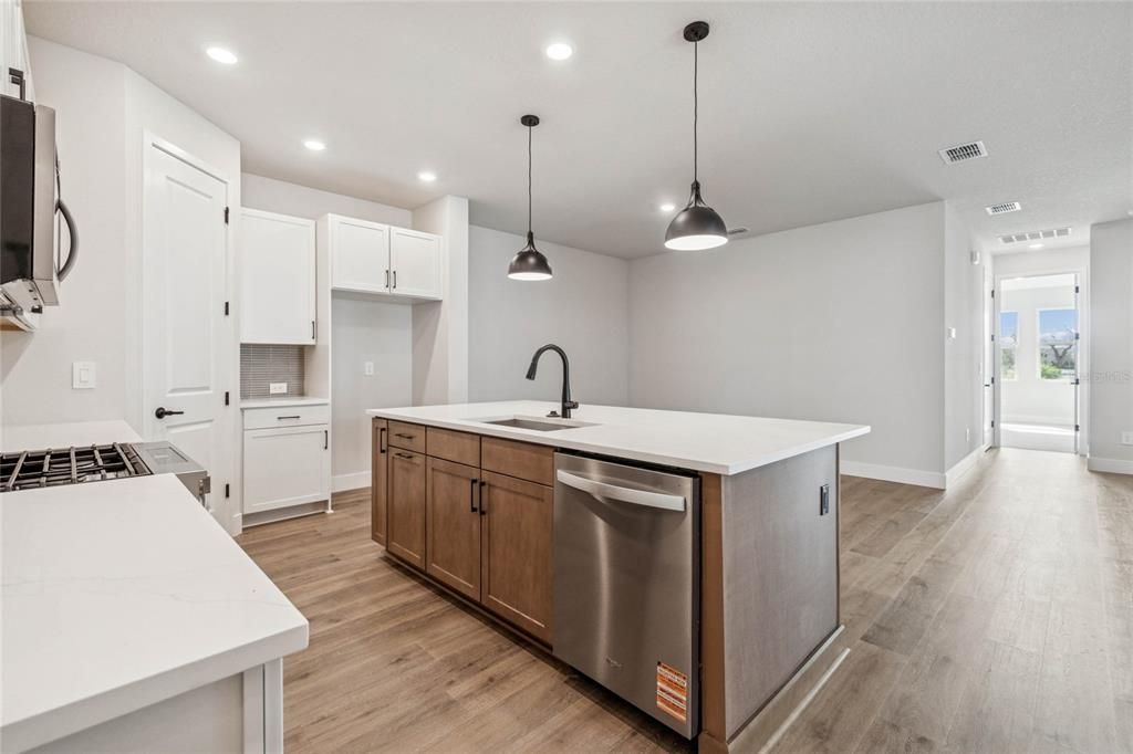 For Sale: $499,990 (2 beds, 2 baths, 1748 Square Feet)
