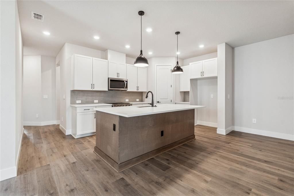 For Sale: $499,990 (2 beds, 2 baths, 1748 Square Feet)