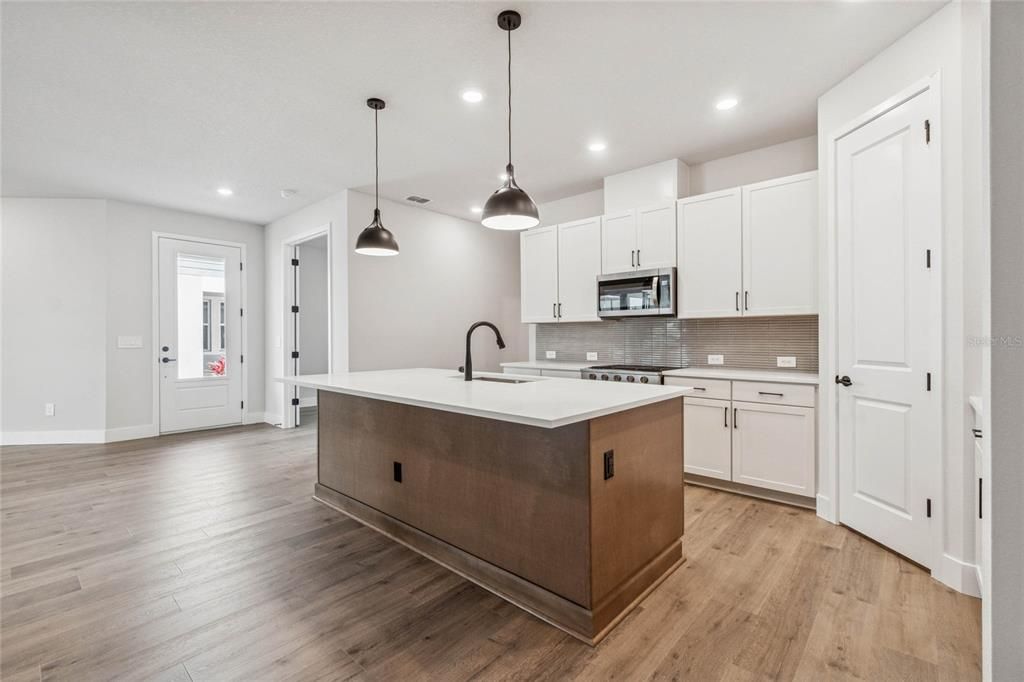 For Sale: $499,990 (2 beds, 2 baths, 1748 Square Feet)