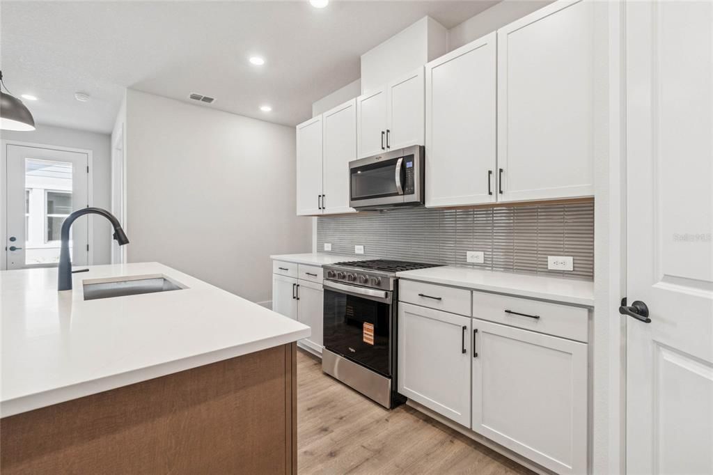 For Sale: $499,990 (2 beds, 2 baths, 1748 Square Feet)