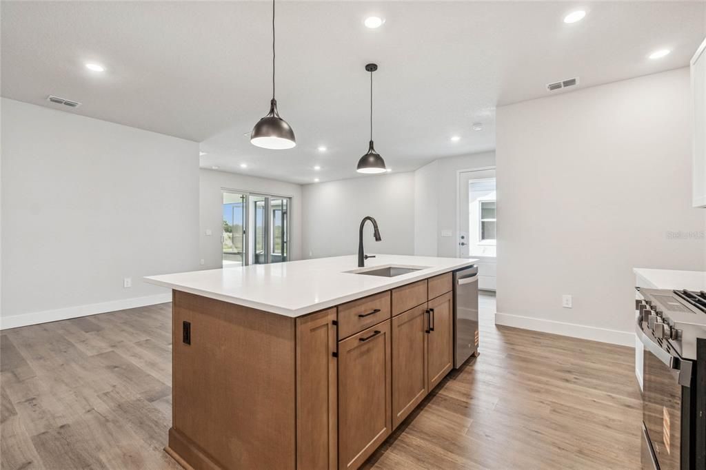 For Sale: $499,990 (2 beds, 2 baths, 1748 Square Feet)