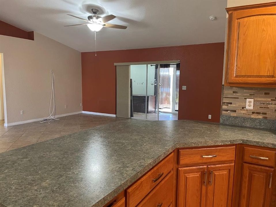 En Venta: $260,000 (3 camas, 2 baños, 1387 Pies cuadrados)