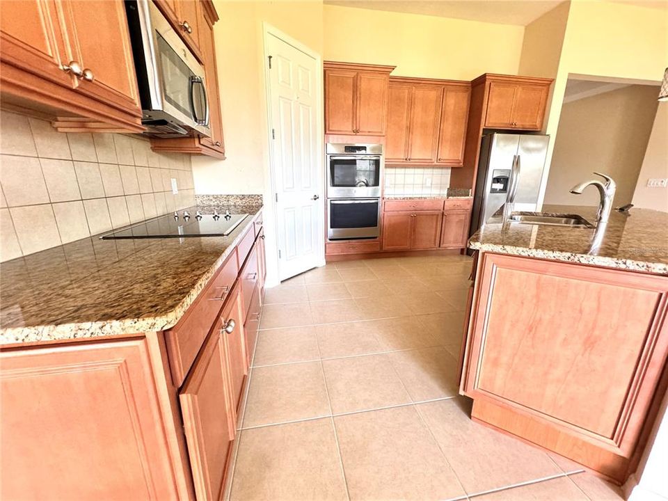 En Renta: $2,850 (4 camas, 3 baños, 2840 Pies cuadrados)