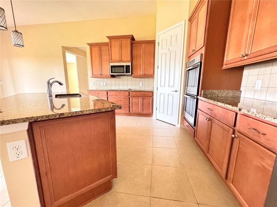 En Renta: $2,850 (4 camas, 3 baños, 2840 Pies cuadrados)