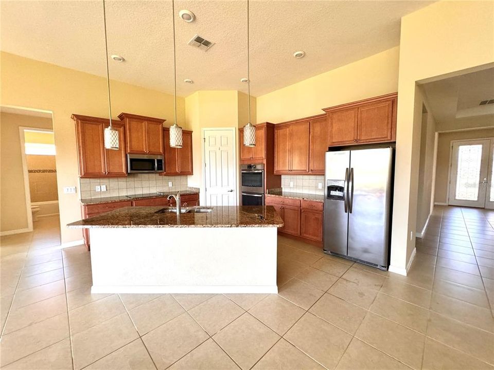 En Renta: $2,850 (4 camas, 3 baños, 2840 Pies cuadrados)