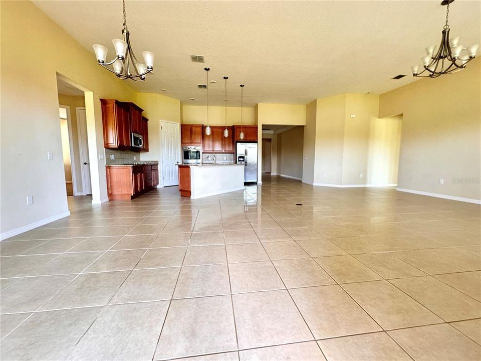 En Renta: $2,850 (4 camas, 3 baños, 2840 Pies cuadrados)