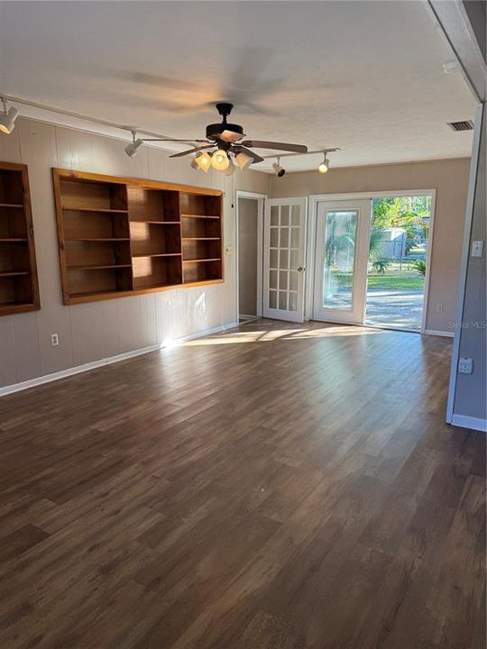 For Rent: $2,100 (3 beds, 2 baths, 1651 Square Feet)