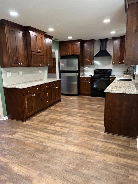 For Rent: $2,100 (3 beds, 2 baths, 1651 Square Feet)