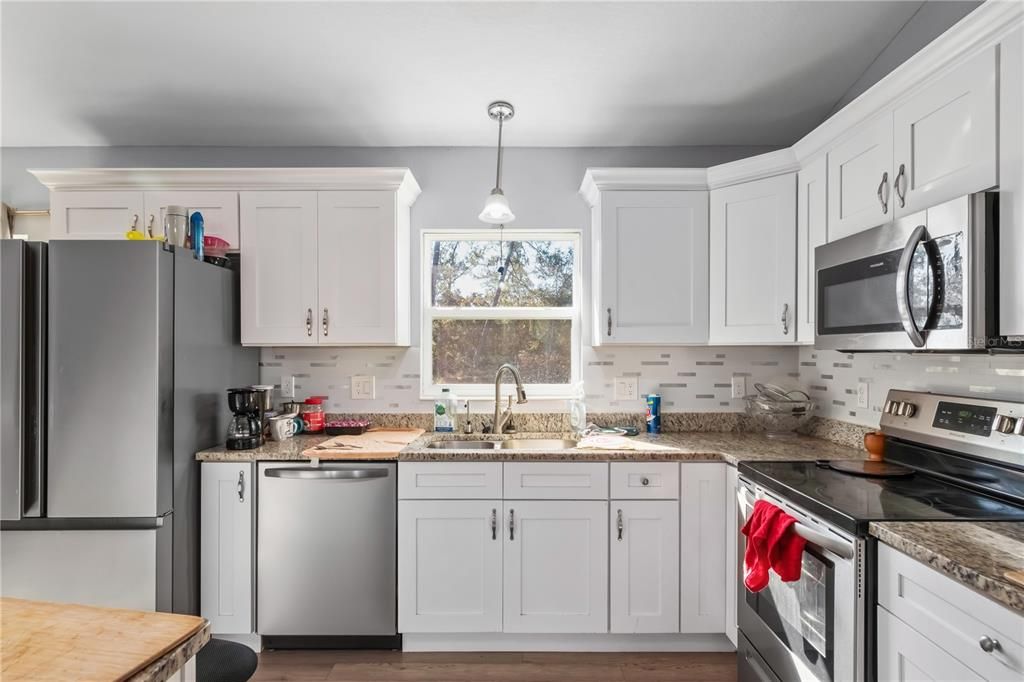 For Sale: $280,000 (3 beds, 2 baths, 1373 Square Feet)