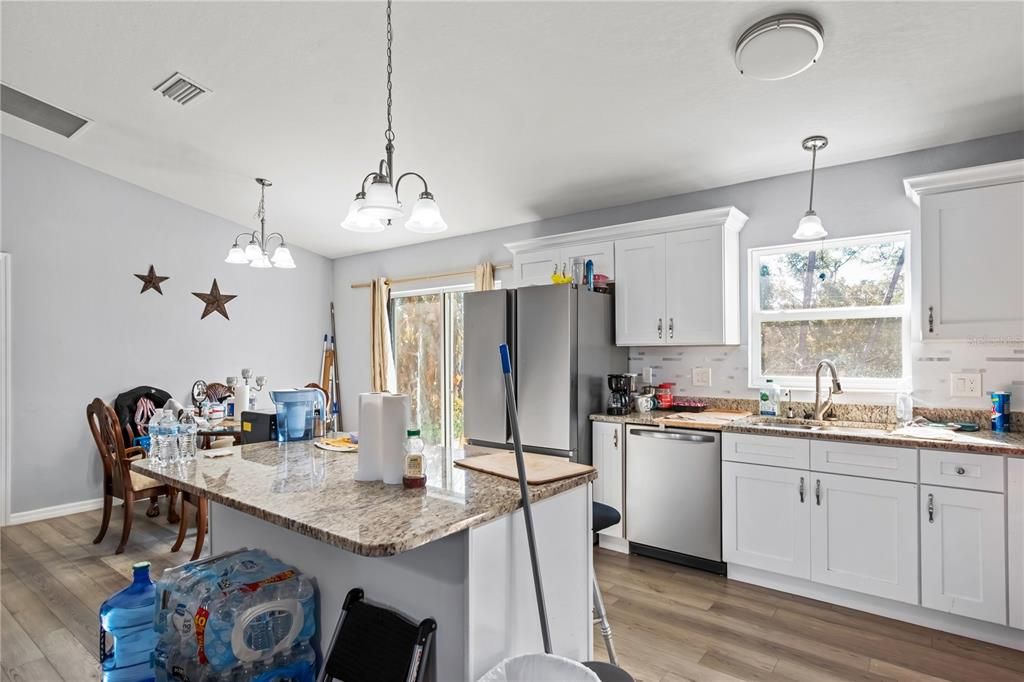 For Sale: $280,000 (3 beds, 2 baths, 1373 Square Feet)