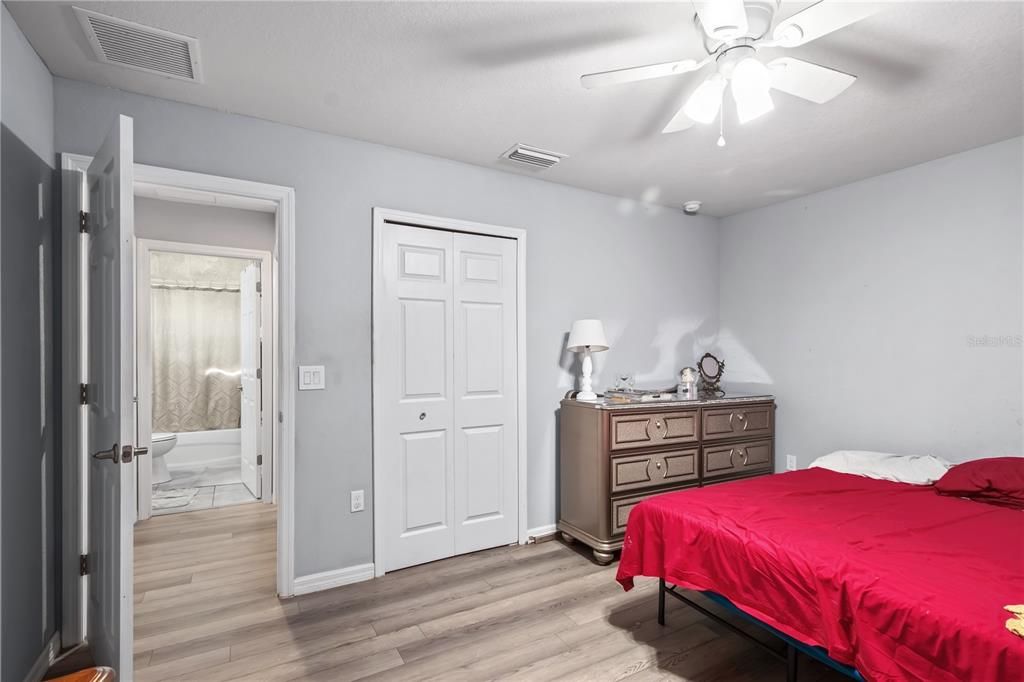 For Sale: $280,000 (3 beds, 2 baths, 1373 Square Feet)