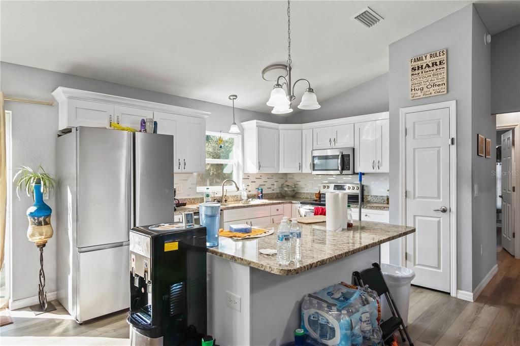 For Sale: $280,000 (3 beds, 2 baths, 1373 Square Feet)