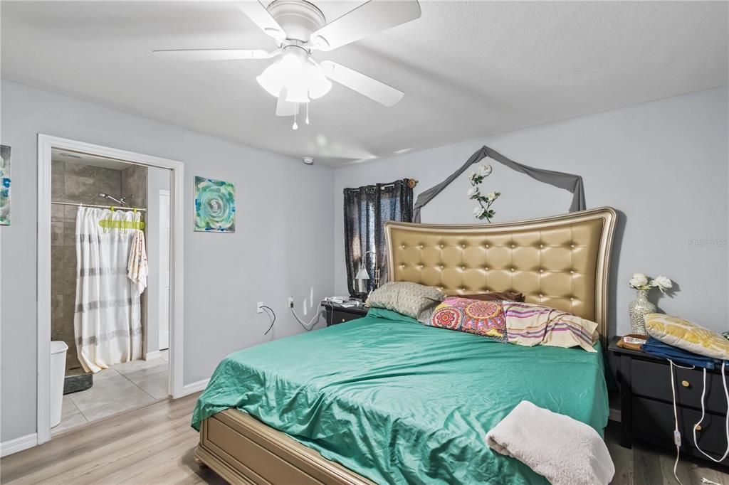 For Sale: $280,000 (3 beds, 2 baths, 1373 Square Feet)