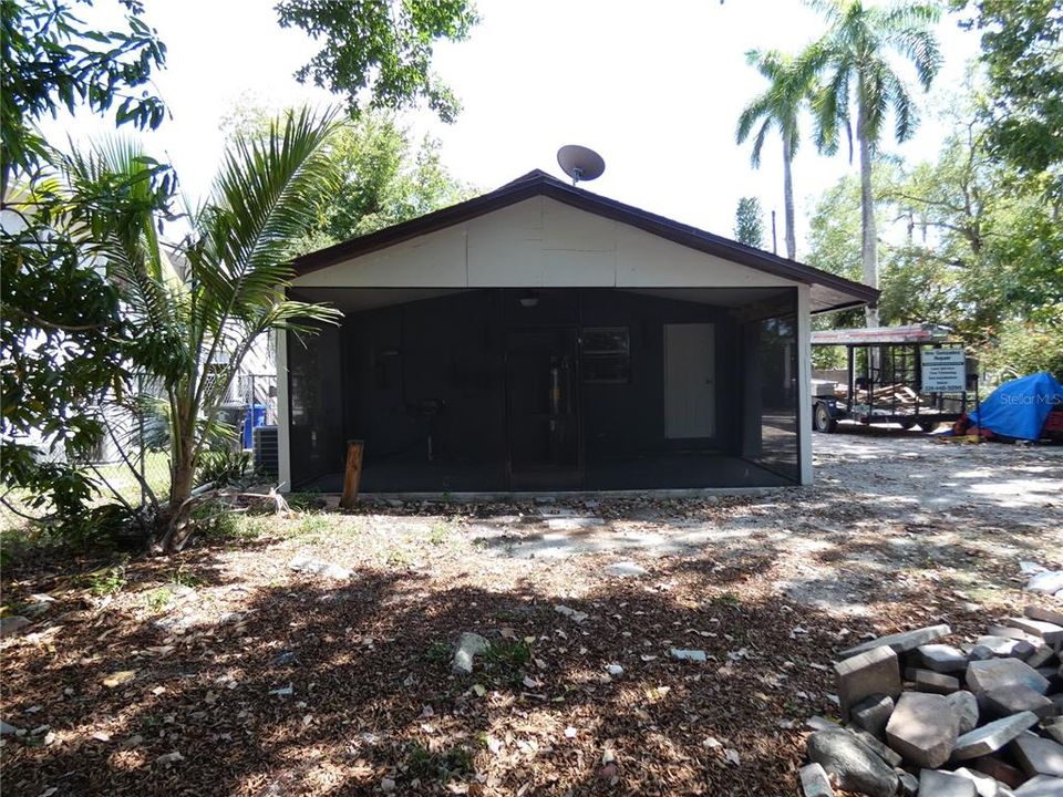 For Sale: $225,000 (3 beds, 2 baths, 960 Square Feet)