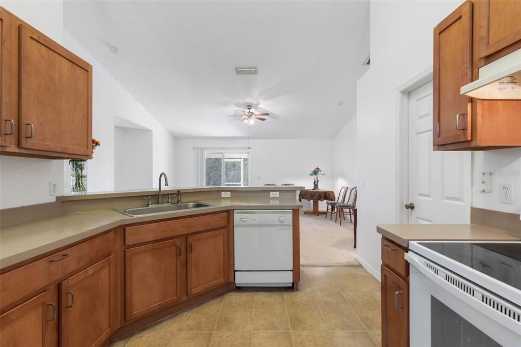 待售: $274,999 (3 贝兹, 2 浴室, 1636 平方英尺)