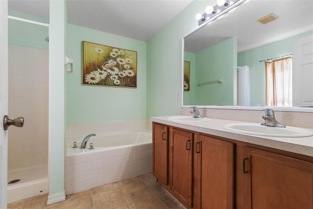 待售: $274,999 (3 贝兹, 2 浴室, 1636 平方英尺)